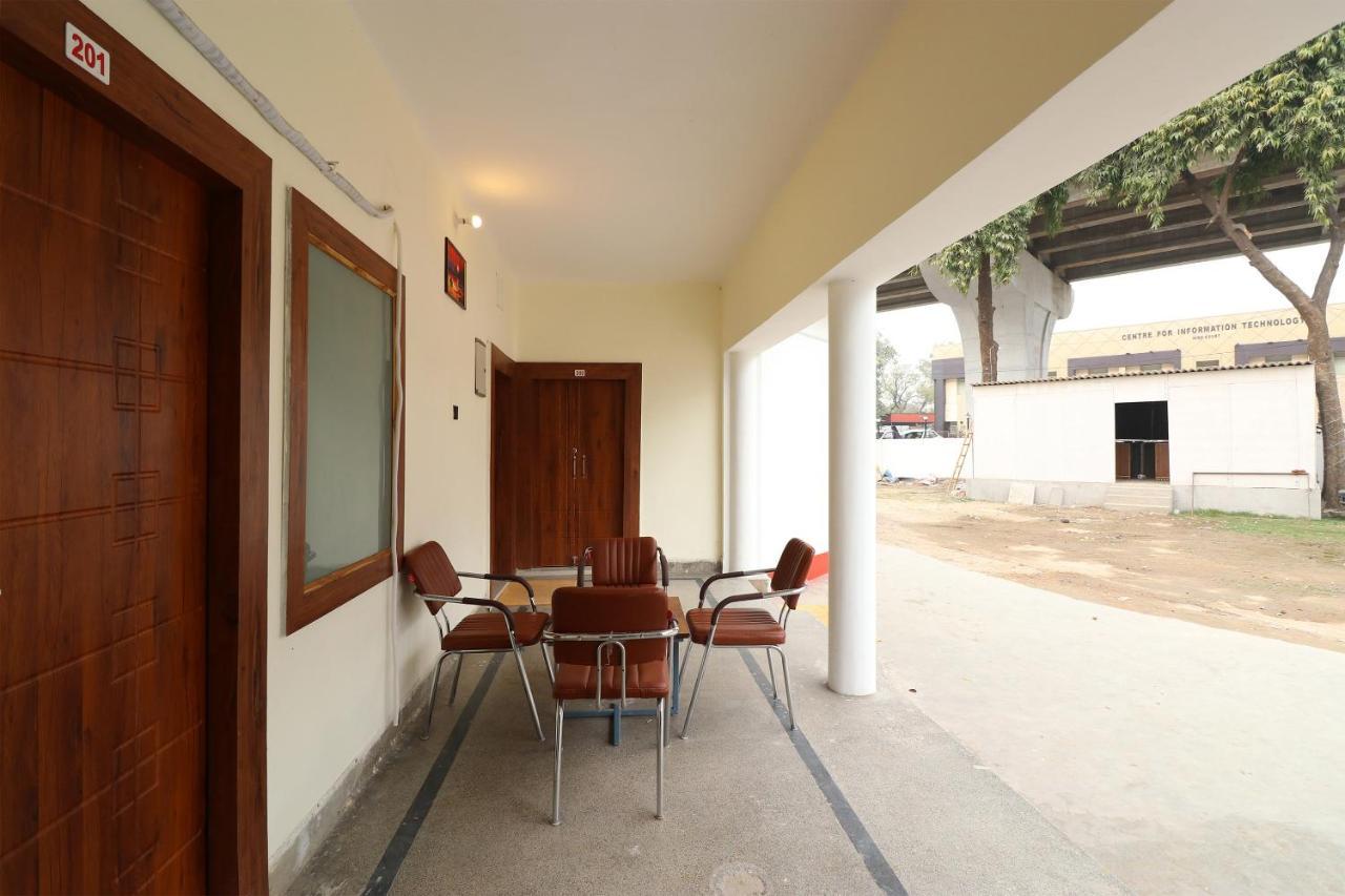 Oyo 28212 High Court View Hotel Allahabad Ngoại thất bức ảnh